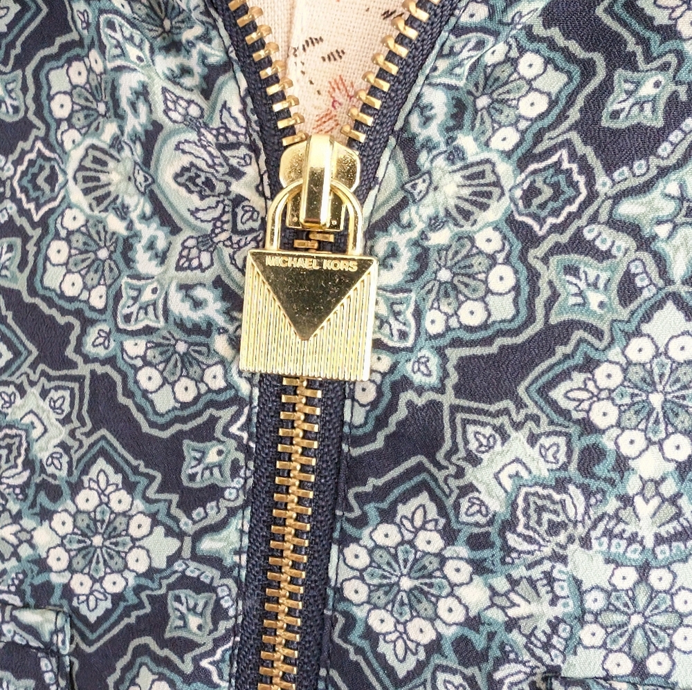 Michael Korsmedallion-print zip-up blouse PM. NWT - Picture 3 of 9